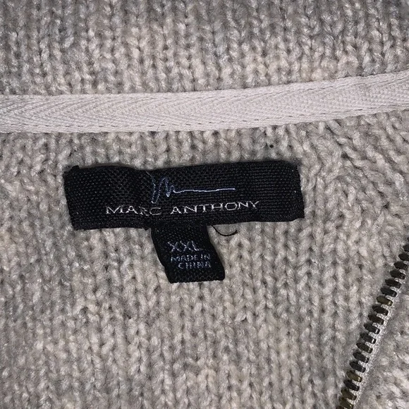 Marc Anthony sweater - Picture 2 of 2